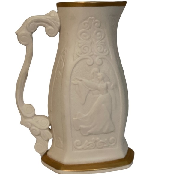 LENOX Romeo and Juliet Ivory Porcelain Bas Relief Pitcher by Laszlo Ispanky - Picture 1 of 10